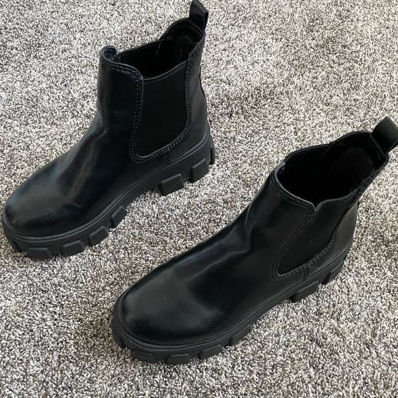 Lug sole boot - Picture 3 of 6